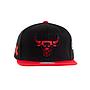 Gorro Jockey snapback mitchell and ness chicago bulls visera plana 35 all star negro rojo